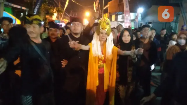 Tarian magis suku using seblang bakungan  yang dilakukan seminggu setelah Hari Raya Idul Adha (Hermawan Arifinato/Liputan6.com)