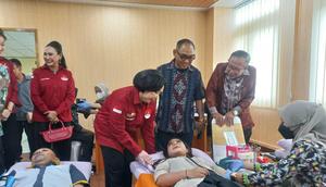 Srikandi Perempuan Donor Darah Indonesia (PDDI) bekerja sama dengan Palang Merah Indonesia (PMI) dan Universitas Jayabaya menggelar kegiatan “Srikandi PDDI Goes to Campus: Be Cool, Be Donor”, Kamis (13/11/2025). (Liputan6/Rizqi Tri Novitasari)