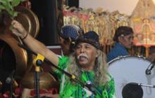 Mengenal Sosok Gus Pur, Dalang Nyentrik Asal Magelang Pencipta Wayang Godhong