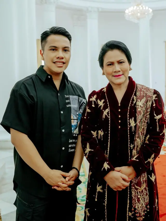 Adu Gaya Iriana Jokowi Bareng Dua Menantunya, Selvi Ananda-Erina Gudono Kompak Kenakan Kebaya Beludru Merah Marun