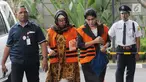 Mantan anggota DPRD Sumut Rahmianna Delima Pulungan (dua kiri) dan Hakim Adhoc Tipikor PN Medan Merry Purba (dua kanan) tiba di Gedung KPK, Jakarta, Kamis (20/9). Keduanya banyak menunduk saat tiba di Gedung KPK. (Merdeka.com/Dwi Narwoko)