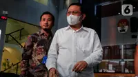 Pejabat tinggi di lingkungan kekuasaan kehakiman itu tak ditahan usai menjalani proses pemeriksaan selama kurang lebih tujuh jam. (Liputan6.com/Angga Yuniar)