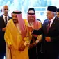 Raja Salman berkunjung ke Malaysia. (Reuters)