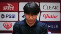 Pelatih Timnas Indonesia U-20, Shin Tae-yong, seusai laga versus Fiji di SUGBK, Jakarta, Jumat (17/2/2023). (Bola.com/Bagaskara Lazuardi)
