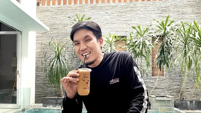 6 Potret Terbaru Desta Mahendra, Turun Berat Badan 9 Kg dalam 1,5 Bulan