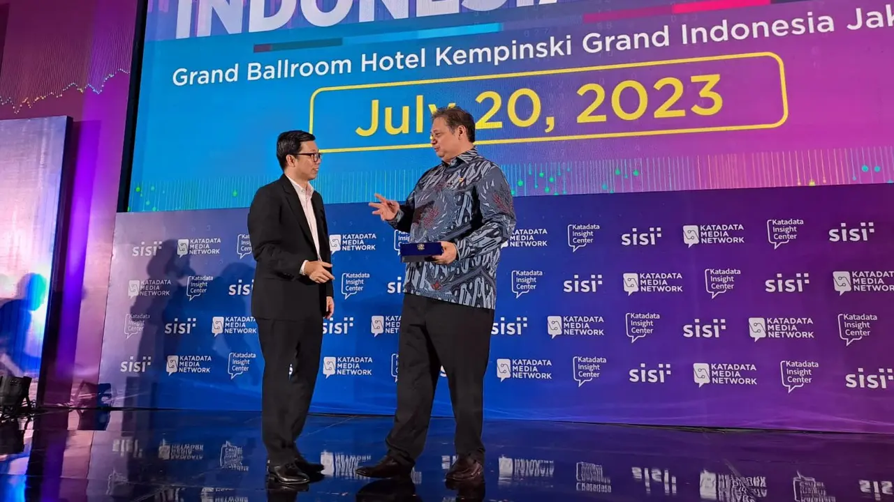 Menteri Koordinator Bidang Perekonomian Airlangga Hartarto dalam IDE Katadata: Indonesia Rising, Jakarta, Kamis (20/7/2023). Airlangga berbicara mengenai pertumbuhan ekonomi Indonesia. (Tira/Liputan6.com)