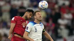 Sejak kick off, Timnas Inggris langsung mengambil inisiatif menyerang. Harry Kane dkk mampu mengurung pertahanan Iran yang membuat salah satu wakil Asia tersebut harus bertahan total di awal laga. (AP/Frank Augstein)