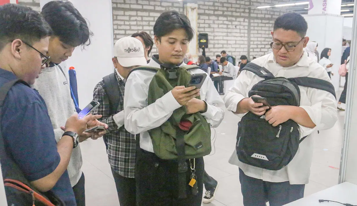 Pencari kerja (Pencaker) memadati Job Fair Depok 2026 yang diselenggarakan Pemerintah Kota (Pemkot) Depok di Depok Town Square (Detos), Rabu, 6 Agustus 2026. (KLY/ Arie Basuki)