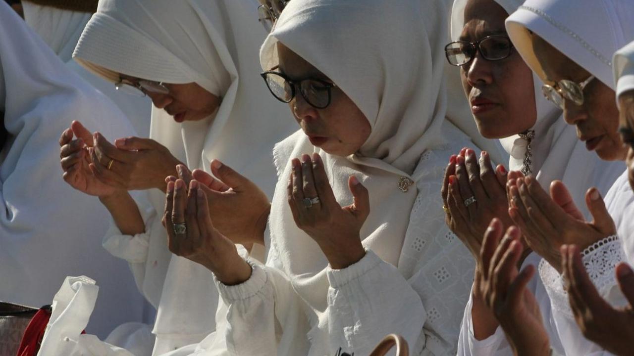 Bagi umat muslim, tahun baru Hijriah merupakan salah satu hari yang penting untuk menjalani ibadah dengan memperbanyak dzikir dan doa untuk memohon keberkahan di Tahun Baru 1445 Hijriah.