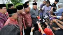 Din Syamsuddin didampingi  jajaran pimpinan MUI usai bertemu Presiden Joko Widodo di  Istana Negara,  Jakarta,  Selasa (3/2/2015). (Liputan6.com/Faizal Fanani)