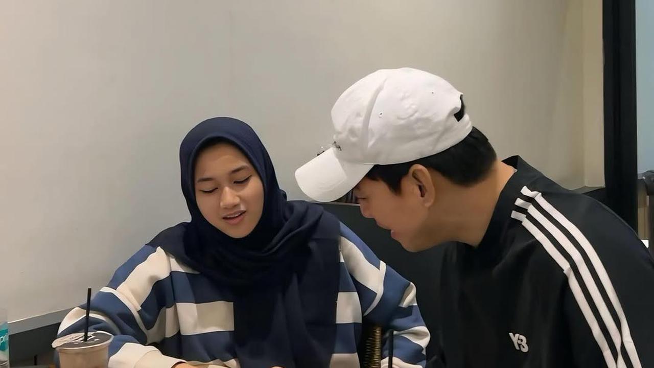 7 Potret Ifan Seventeen Bersama Anak Perempuannya, Suapi Sang Putri - Antar ke Bandara Mau Balik Pesantren