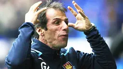 Reaksi dari bos West Ham United, Gianfranco Zola pada partai Liga Premier versus Tottenham Hotspur di White Hart Lane, London, 11 April 2009. AFP PHOTO/Chris Ratcliffe