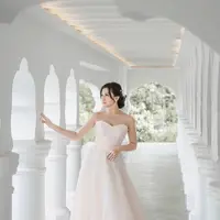 Lepas status janda, Dita Fakhrana menikah lagi dengan pria keturunan Jepang di Singapura. Potret penampilan presenter ini kenakan 2 gaun pengantin yang berbeda mencuri perhatian. (Instagram/fakhranaaa).