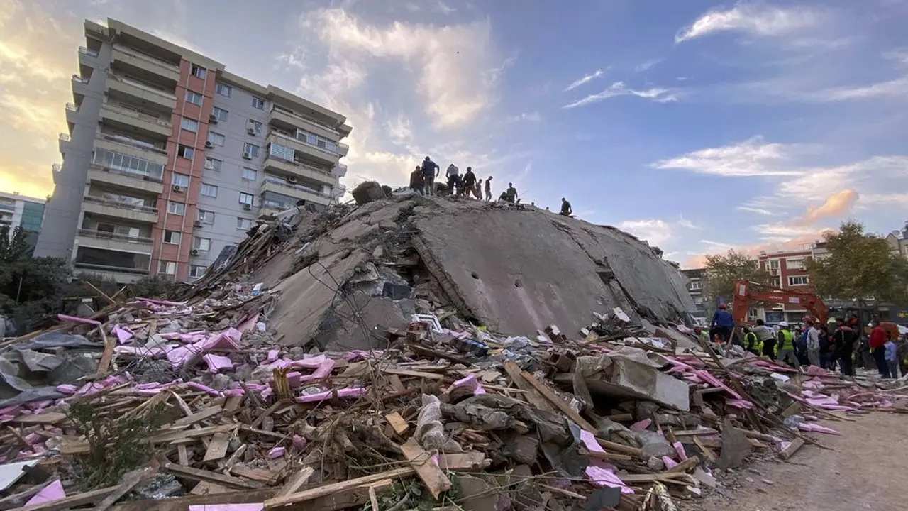 Gempa dan tsunami di Turki.