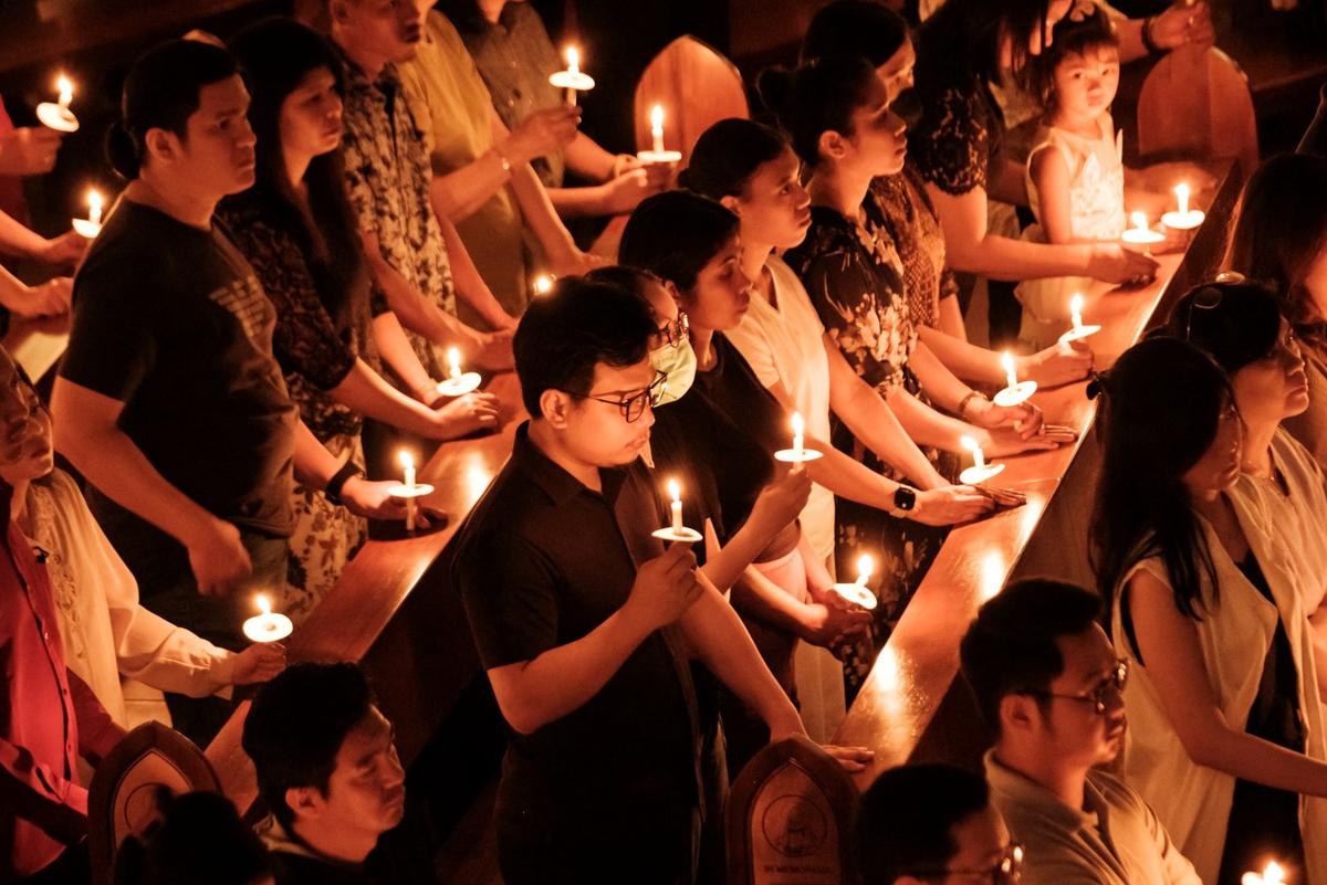 Misa Malam Paskah di Gereja Santo Kristoforus