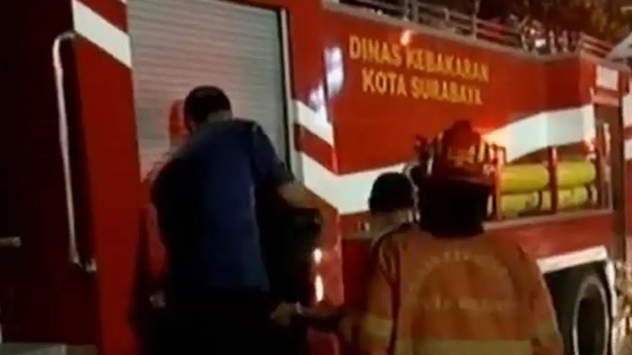 Toko Terbakar di Surabaya