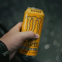 Minuman energi telah menjadi bagian dari gaya hidup. Foto: Jonathan Cooper on Unsplash