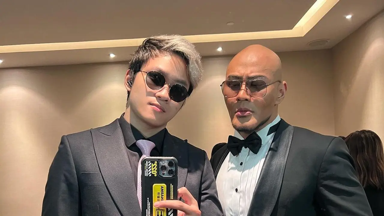 Azka Corbuzier mengomentari pernikahan Deddy Corbuzier dengan Sabrina Chairunnisa (https://www.instagram.com/p/Ced9B9ppZA2/)
