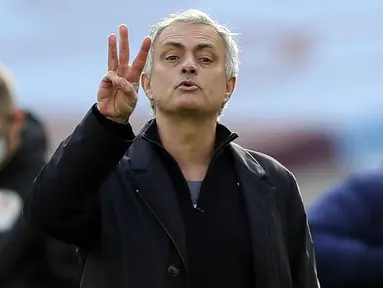 Selepas dipecat Tottenham Hotspur, Jose Mourinho membuat berita sensasional. Tidak lain adalah soal total besarnya uang pesangon senilai 79 juta pound atau setara Rp.1,6 Triliun jika diakumulasi dengan 4 pemecatannya terdahulu. Mau tahu rinciannya? (AFP/Kirsty Wigglesworth)