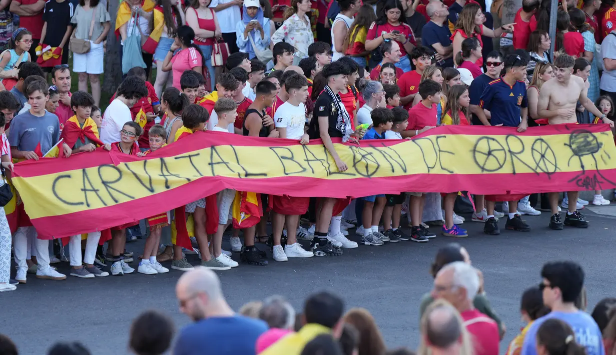 Tim berjulukan La Furia Roja ini akhirnya kembali memenangkan trofi setelah terakhir kali terjadi pada Euro 2012 atau 12 tahun yang lalu. (CESAR MANSO / AFP)