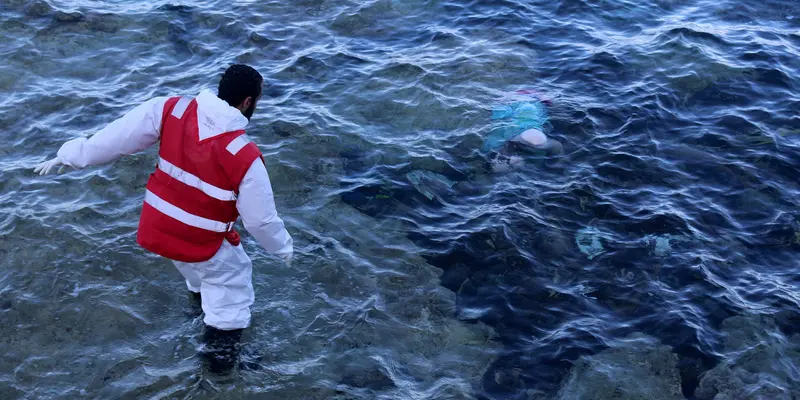 20161205- Petugas Temukan Mayat Imigran di Pantai Libya-Reuters