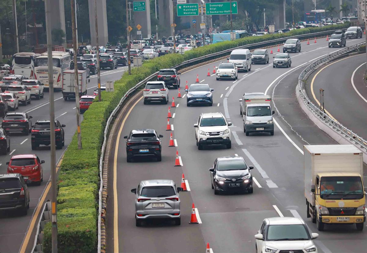 FOTO: Jakarta Kembali Macet di Hari Pertama Kerja dan Sekolah 2026