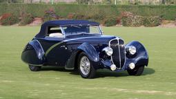 Delahaye 135 Competition (1935-1954): Pabrikan Delahaye dari Perancis membuat mobil berperforma tinggi tercantik sebelum Perang Dunia II. Desain mobil ini dinilai sangat streamlined dengan standar di era tersebut. 135 Competition dibekali mesin 3.600cc inline-6 dengan tenaga yang sangat besar di tahunnya, yaitu tembus 160 Hp. Kejuaraan seperti Le Mans dan Monte Carlo Rallye sudah berhasil dikuasai oleh mobil ini. (Source: supercars.net)
