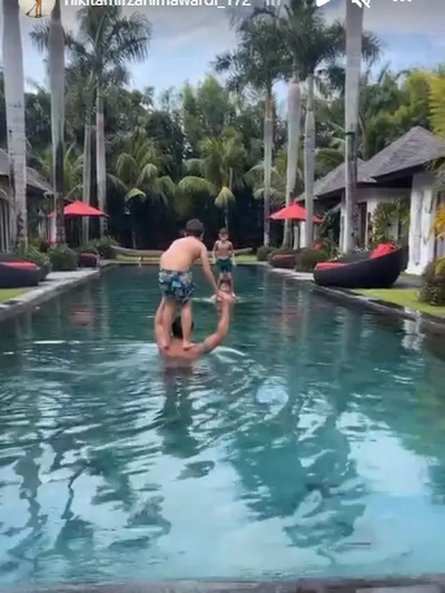6 Potret Nikita Mirzani dan John Hopkins Nikmati Liburan ke Bali, Makin Serius