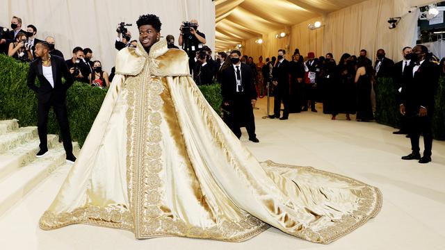 8 Gaya Memukau Pesohor Dunia di Met Gala 2021