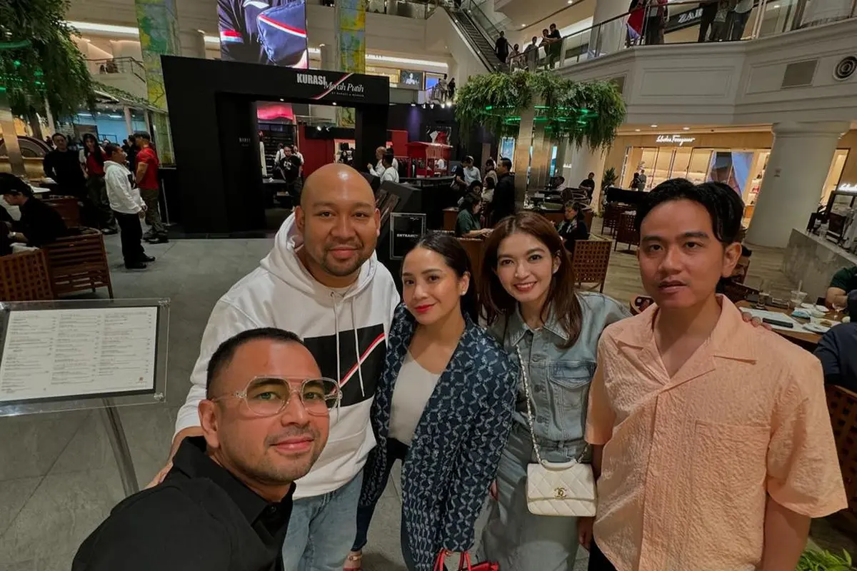 Gaya Duo Bestie Nagita Slavina dan Selvi Ananda Pakai Tas Mahal Hadiri Pameran Busana Karya Didit Hediprasetyo