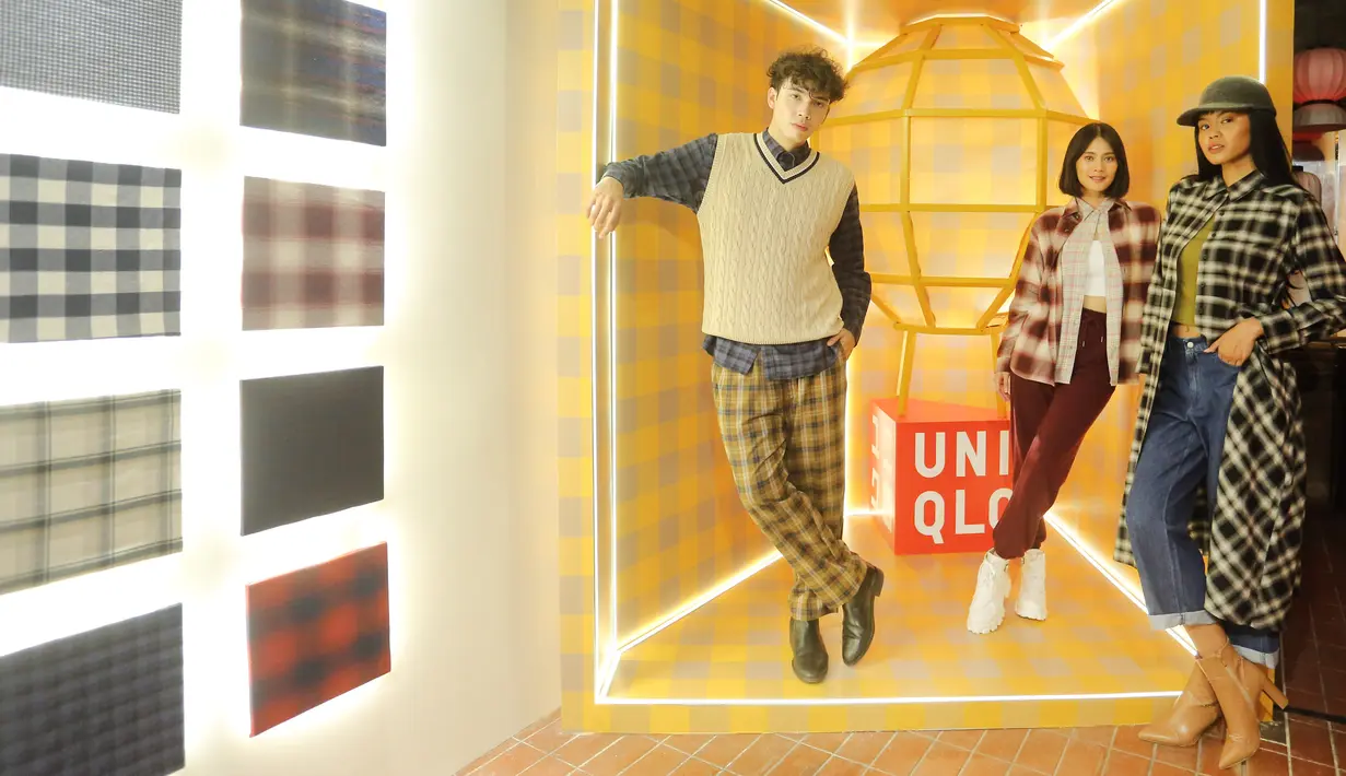 Potongan yang versatile dan timeless membuat UNIQLO Flannel mudah dipadupadankan sebagai kemeja. Juga sebagai outer yang dapat dipadukan dengan item UNIQLO lainnya. [Foto: Fimela.com/Bambang E Ros]