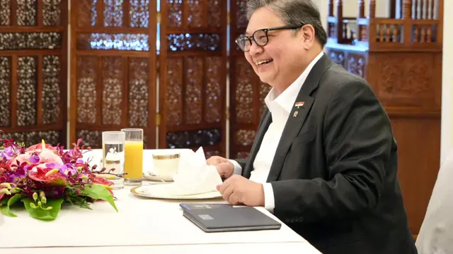 Menko Bidang Perekonomian Airlangga Hartarto melakukan pertemuan bilateral dengan Minister of Foreign Affairs Singapore Vivian Balakrishnan, pada Selasa, 18 November 2025. (Foto: Istimewa)