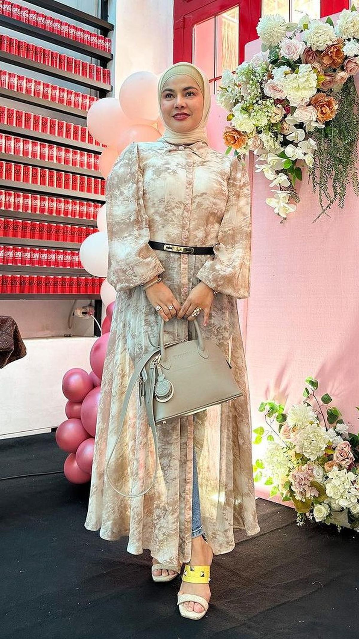 Outfit Vien Tasman yang Fashionable