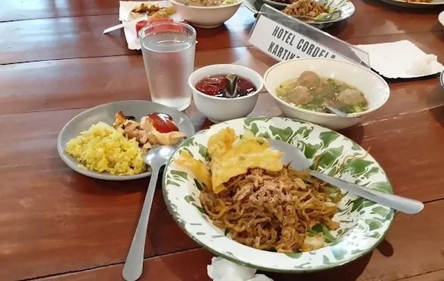 5. Ajisaka Resto Menawarkan Menu Nusantara dengan Harga Terjangkau