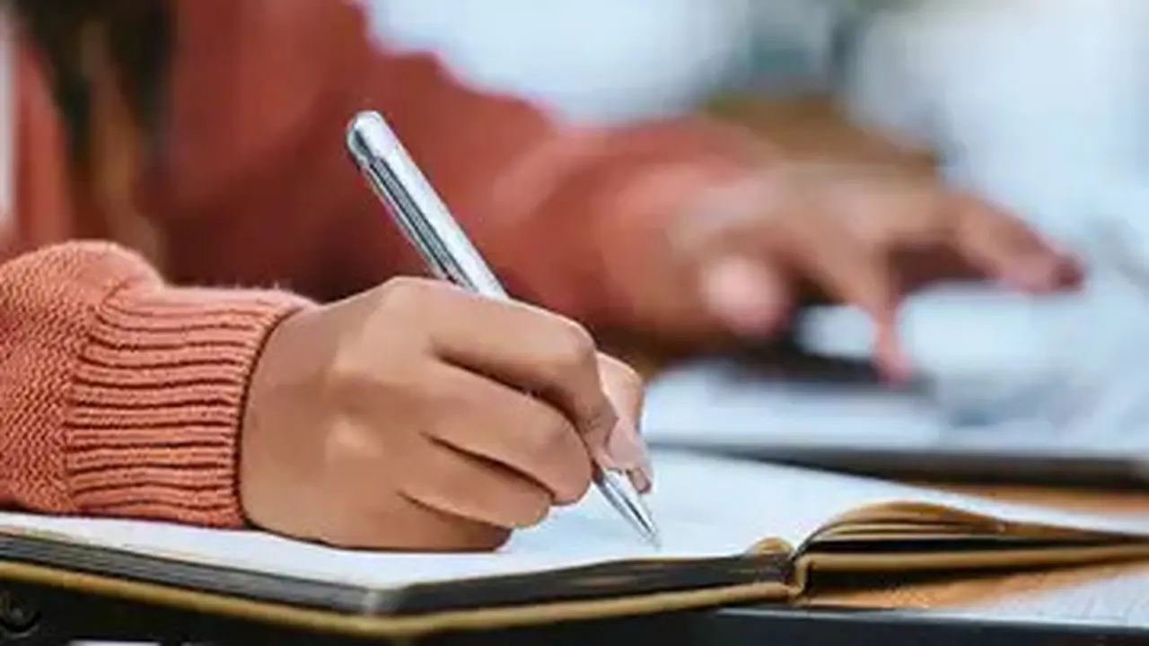 Contoh Catatan Wali Kelas di Raport SMA
