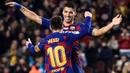 Pemain yang paling sering mendapatkan umpan dari Lionel Messi adalah Luis Suarez. Bersama Neymar, mereka menjadi trio paling menakutkan dalam dunia sepak bola. Tercatat 39 dari 198 golnya di Barcelona merupakan umpan dari La Pulga. (AFP/Josep Lago)