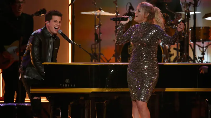 20151123-Charlie Puth dan Meghan Trainor Berciuman Mesra di Panggung AMA 2015