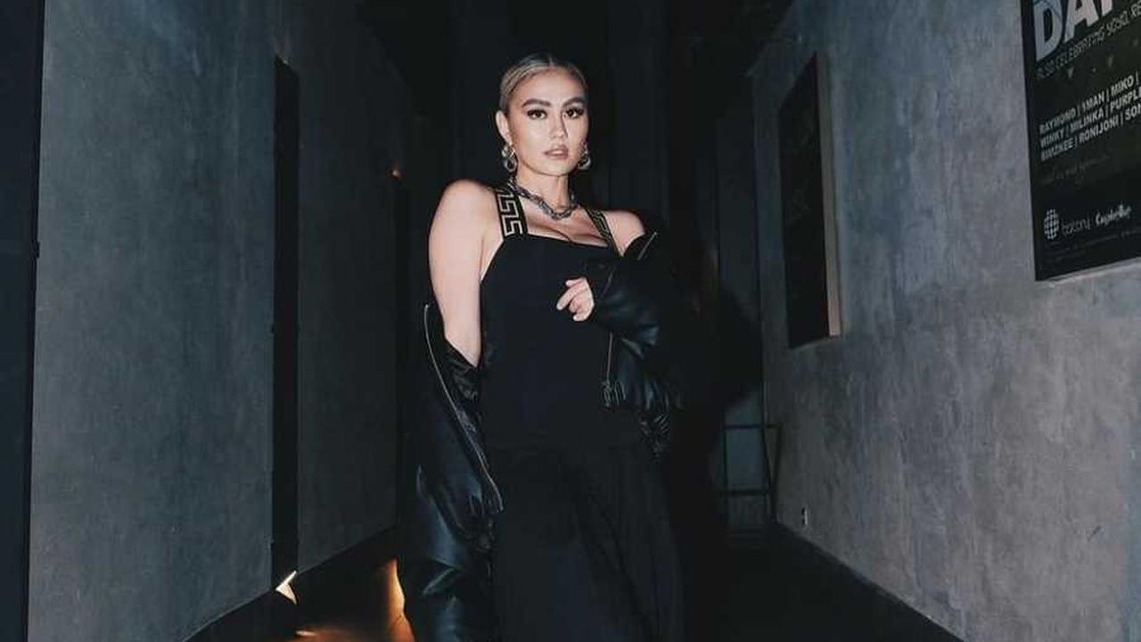 1. Agnez Mo (37 tahun)