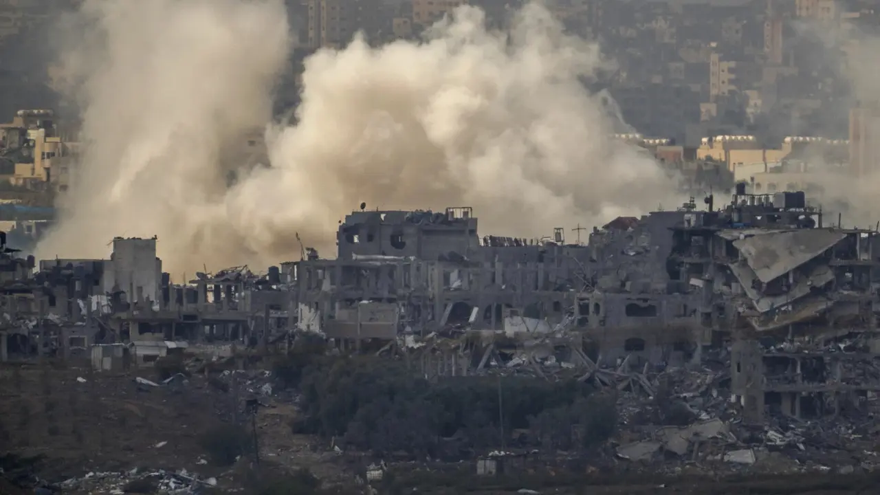 Ledakan di Jalur Gaza oleh pasukan Israel. (Victor R.Caivano)