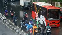 Transjakarta Alihkan Sejumlah Rute Layanan Imbas Genangan Air