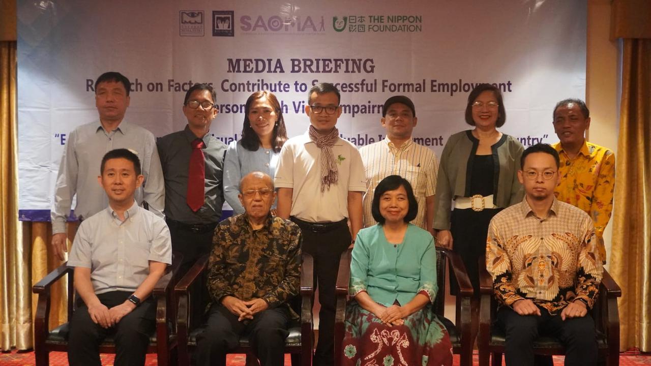 Penelitian 3 Negara Ungkap Kunci Sukses Penyandang Disabilitas Tunanetra Bekerja di Sektor Formal