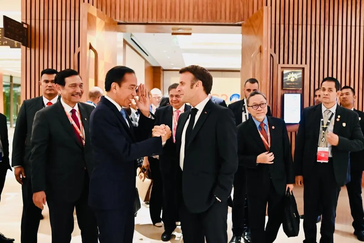 Presiden Joko Widodo (Jokowi) menggelar pertemuan bilateral dengan Presiden Republik Prancis Emmanuel Macron yang digelar di Bharat Mandapam, IECC, Pragati Maidan, New Delhi, India, pada Sabtu, 9 September 2023.