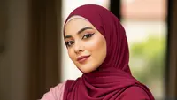 Hijab Warna Burgundy Cocok dengan Baju Warna Apa? Ini 11 Inspirasinya