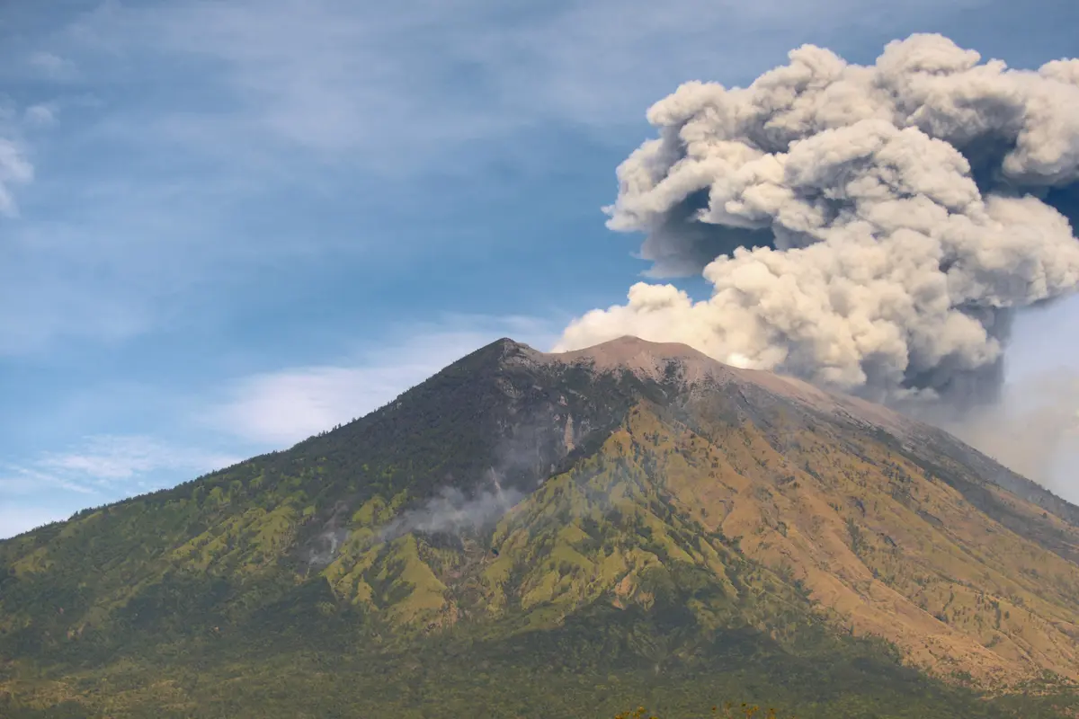 Gunung Agung Meletus