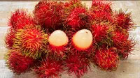 ilustrasi buah rambutan/photo copyright by Isarapic (Shutterstock)