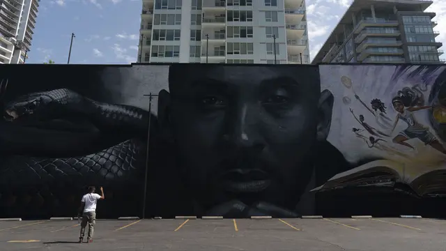 Kobe Bryant dihormati dengan mural besar karya seniman Portugis dan Amerika