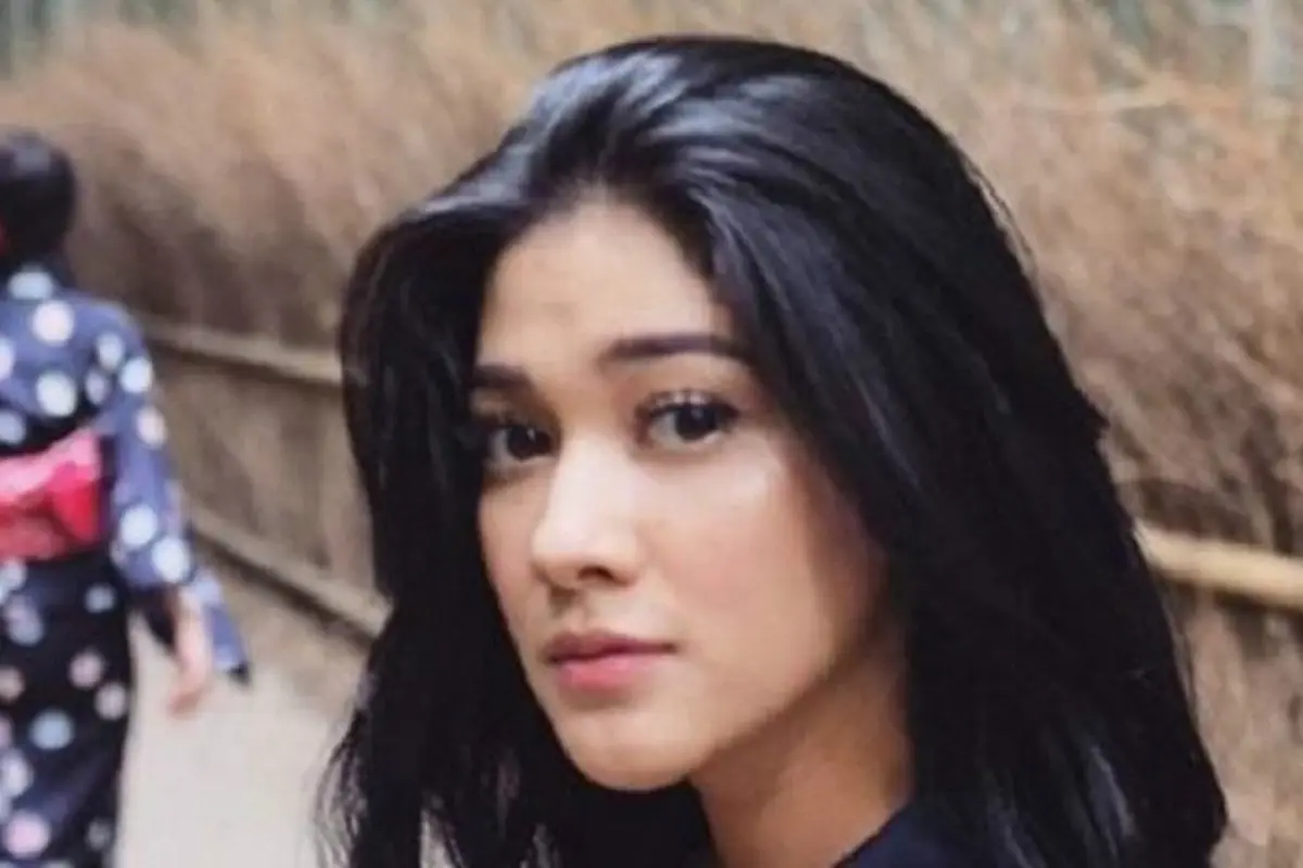 [Bintang] Klasik Chic, Outfit Liburan Naysila Mirdad Ini Cocok Dijadikan Inspirasi