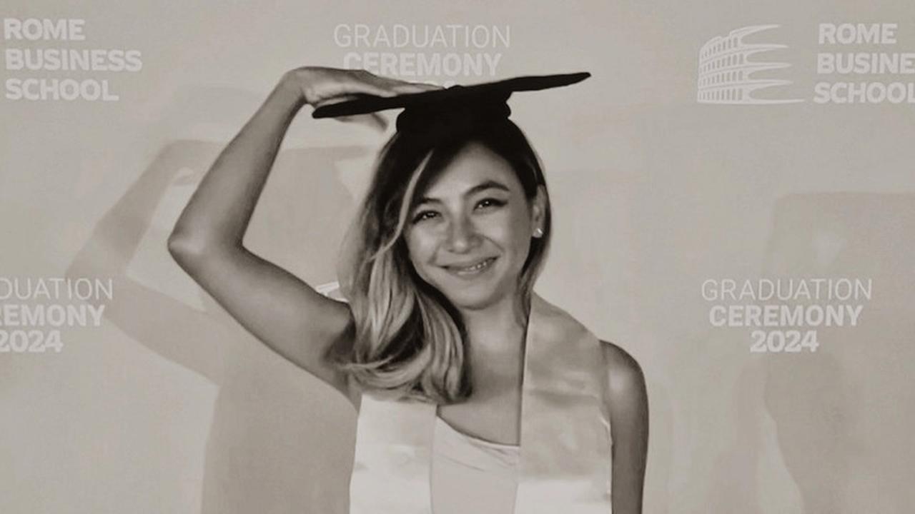 Ingat Nadia Vega? Tak Lagi Eksis di TV, Baru Lulus S2 dengan Beasiswa di Roma & Akan Lanjutkan S3