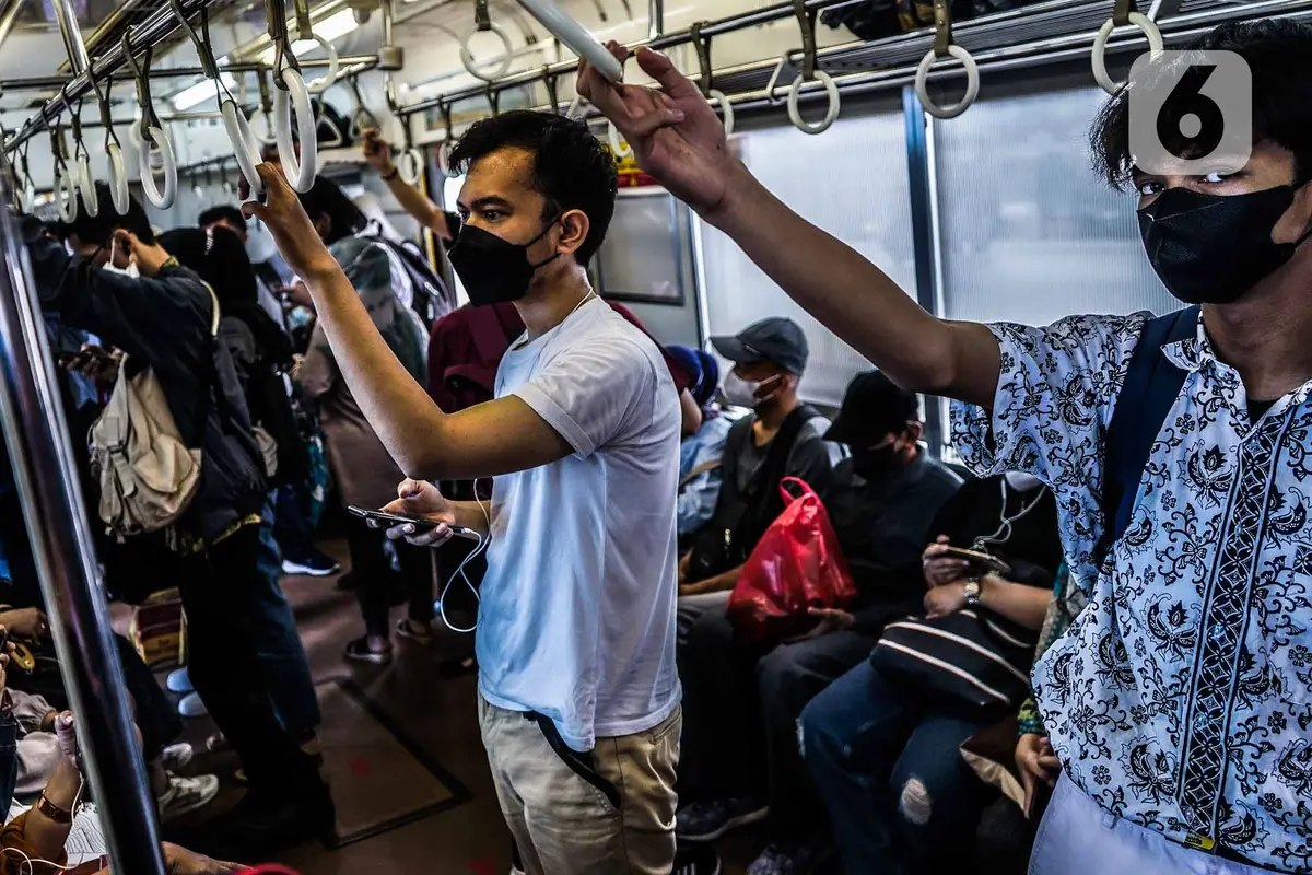 FOTO: Kapasitas Penumpang KRL Jabodetabek Naik Jadi 80 Persen