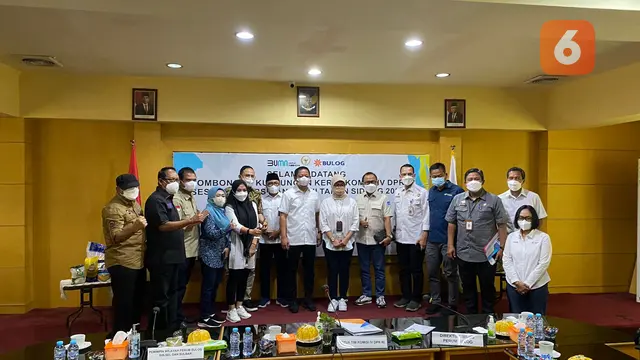 Kunjungan kerja anggota Komisi VI DPR RI, Andi Akmal Pasaluddin  di kantor Perum Bulog Sulselbar (Liputan6.com/Fauzan)